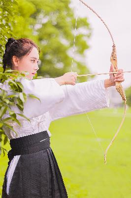 诱女偷伦初尝云雨H