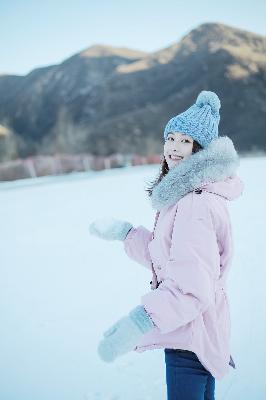 两峰夹小溪地湿又无泥诗